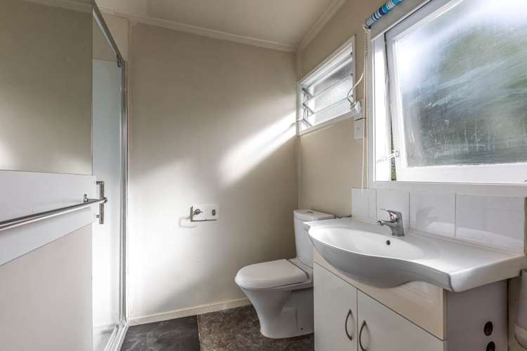 2 Bentley Avenue Glenfield_12