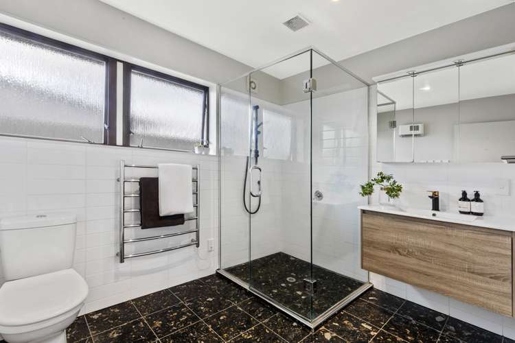 2/5 Annette Avenue Te Atatu South_13