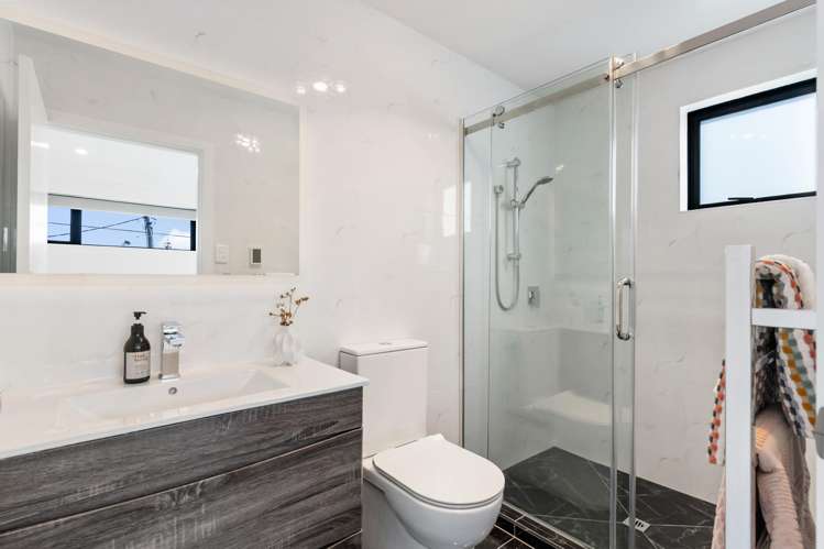 8 Renata Crescent Te Atatu Peninsula_21