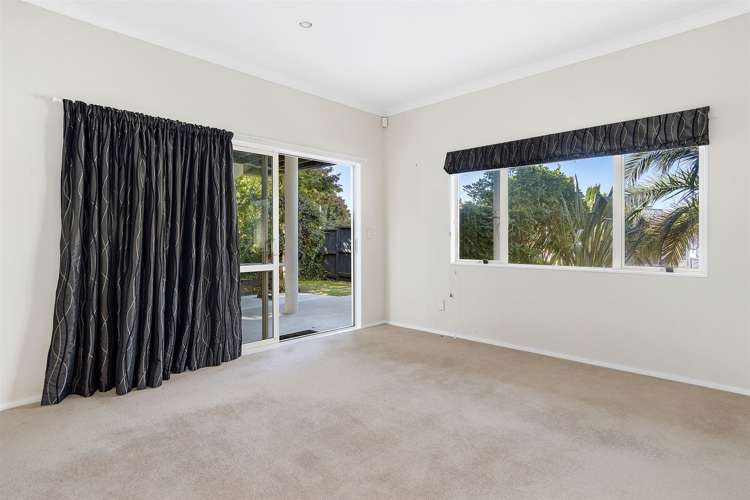 2 Strange Grove Matua_8