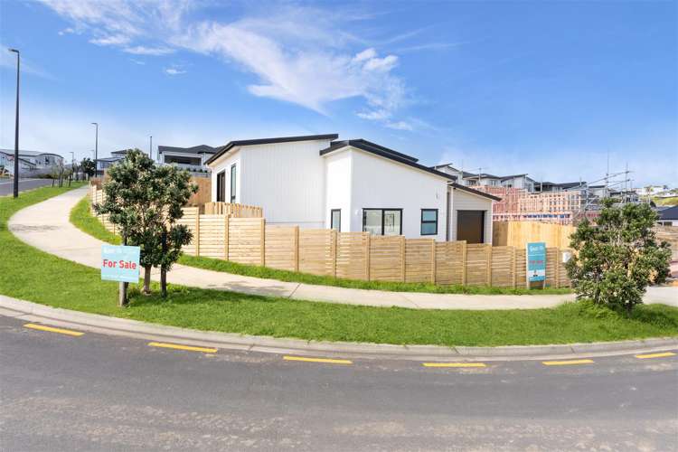 5 whakairo crescent_1