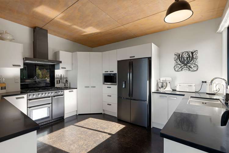 6 Tiwarawara Lane Pirongia_13