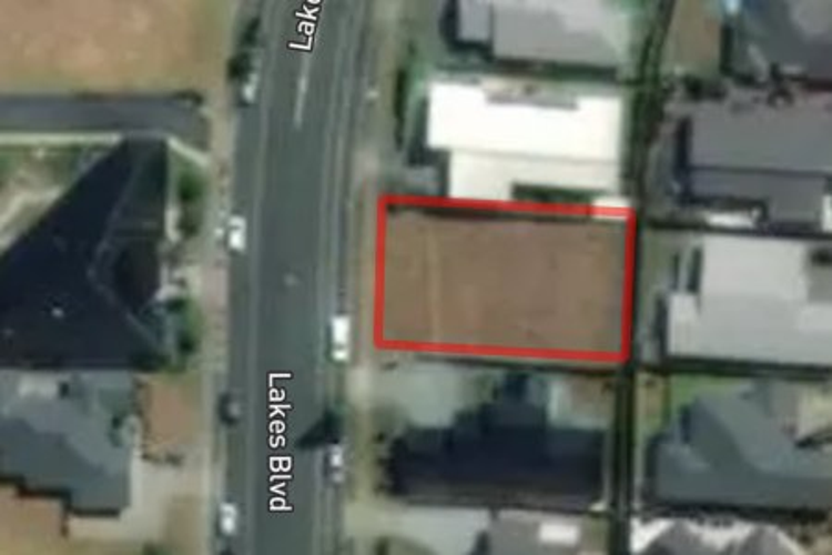 229 Lakes Boulevard_0