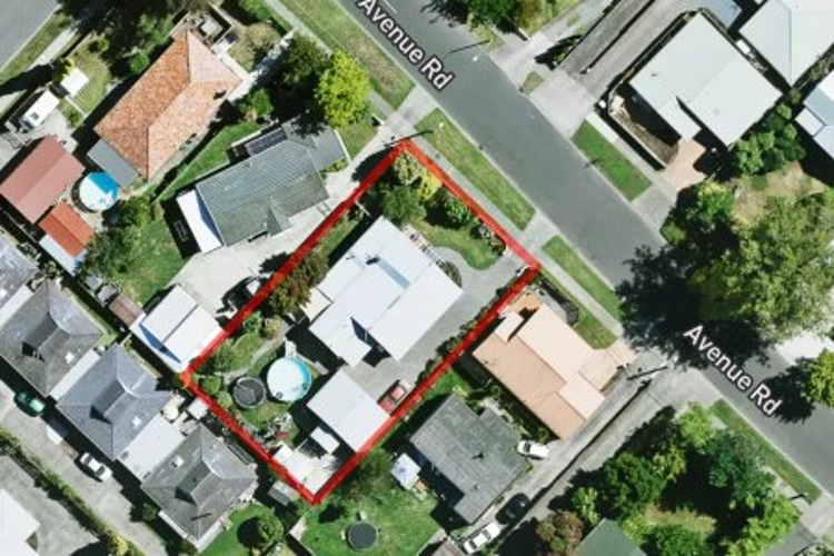 52 Avenue Road_0