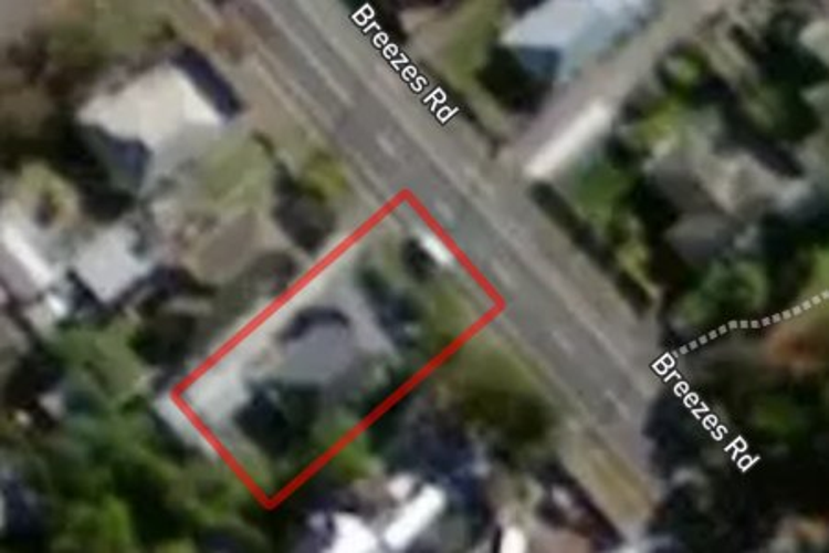 384 Breezes Road_0