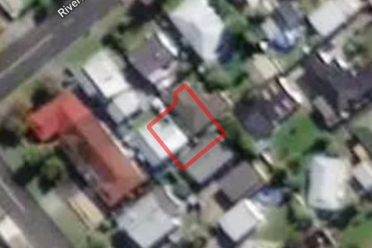 303 Riverslea Road North_0